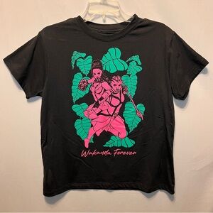 Marvel Black Panther “Wakanda Forever” Shuri and Ramonda Shirt Size Medium
